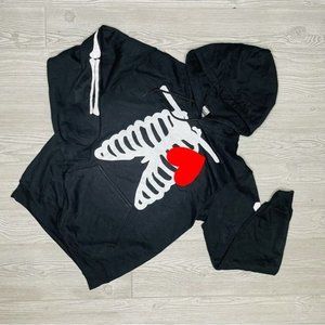 Gildan skeleton with upside down heart hooded sweatshirt / hoodie gothic sm